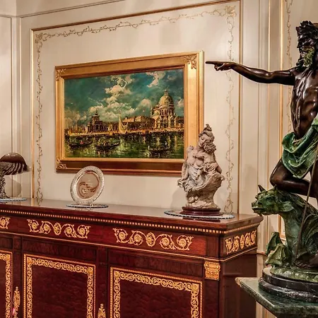 Domus Vittoria - The Luxury Quintessence شقة *