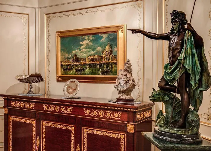 Domus Vittoria - The Luxury Quintessence Apartament *